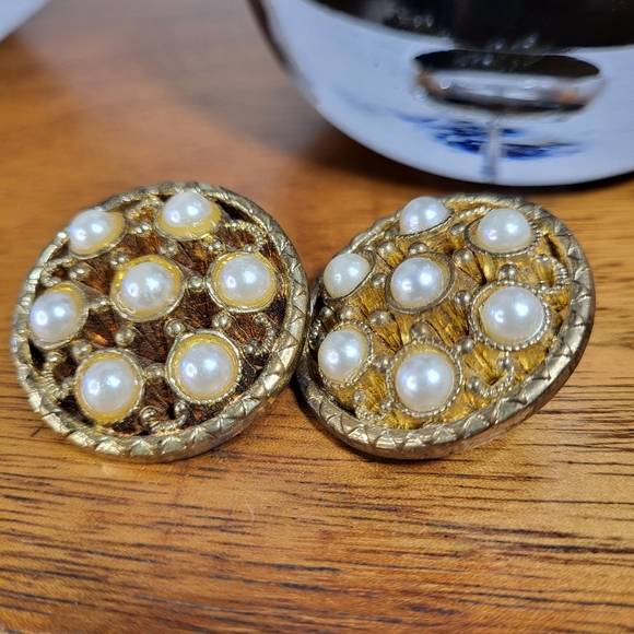 Vintage Openwork Plastic Gold Tone Clip On Earrings with Faux Pearls - Picture 9 of 13